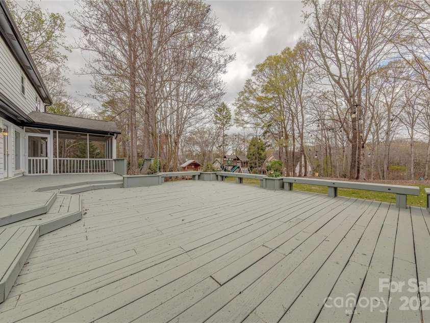 10101 Woodview Circle, Charlotte, NC 28277.  MLS# CAR4233546, YatesRealty ID 7021. Entertaining Deck