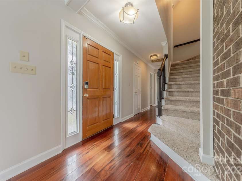 10101 Woodview Circle, Charlotte, NC 28277.  MLS# CAR4233546, YatesRealty ID 7021. Foyer