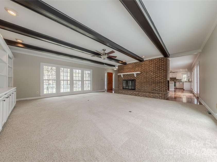 10101 Woodview Circle, Charlotte, NC 28277.  MLS# CAR4233546, YatesRealty ID 7021. Open To Dining Room & Kitchen