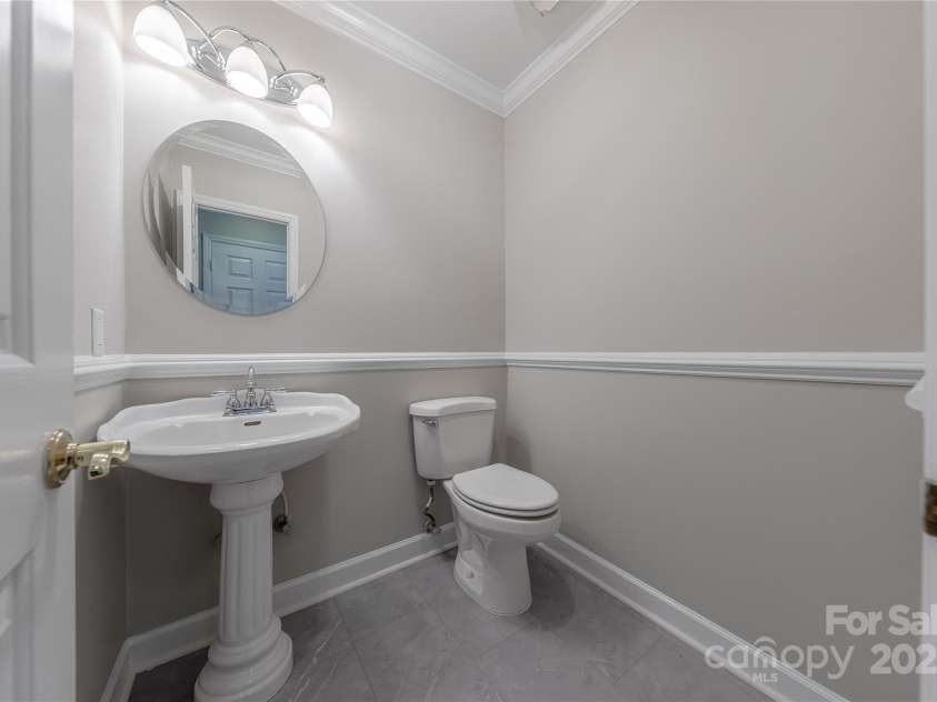 10101 Woodview Circle, Charlotte, NC 28277.  MLS# CAR4233546, YatesRealty ID 7021. Powder Room