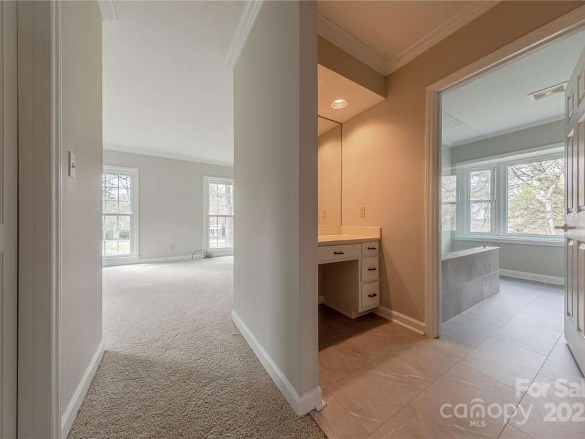 10101 Woodview Circle, Charlotte, NC 28277.  MLS# CAR4233546, YatesRealty ID 7021. Primary Suite
