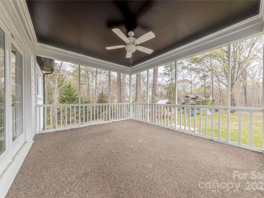 10101 Woodview Circle, Charlotte, NC 28277.  MLS# CAR4233546, YatesRealty ID 7021. Screened In Porch