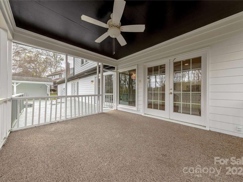 10101 Woodview Circle, Charlotte, NC 28277.  MLS# CAR4233546, YatesRealty ID 7021. Screened In Porch