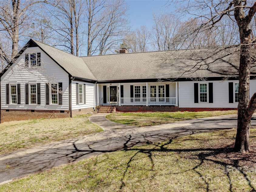 10101 Woodview Circle, Charlotte, NC 28277.  MLS# CAR4233546, YatesRealty ID 7021. Welcome Home