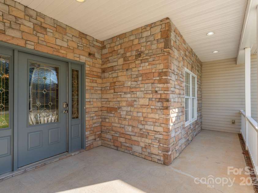 117 Chandler Drive, Mocksville, NC 27028.  MLS# CAR4311505, YatesRealty ID 7021. 