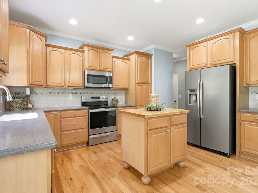 117 Chandler Drive, Mocksville, NC 27028.  MLS# CAR4311505, YatesRealty ID 7021. 