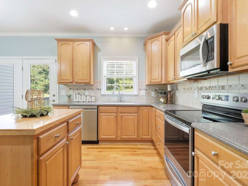 117 Chandler Drive, Mocksville, NC 27028.  MLS# CAR4311505, YatesRealty ID 7021. 
