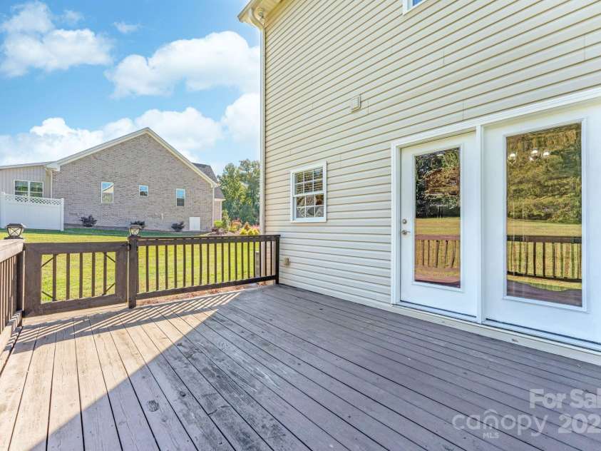 117 Chandler Drive, Mocksville, NC 27028.  MLS# CAR4311505, YatesRealty ID 7021. 