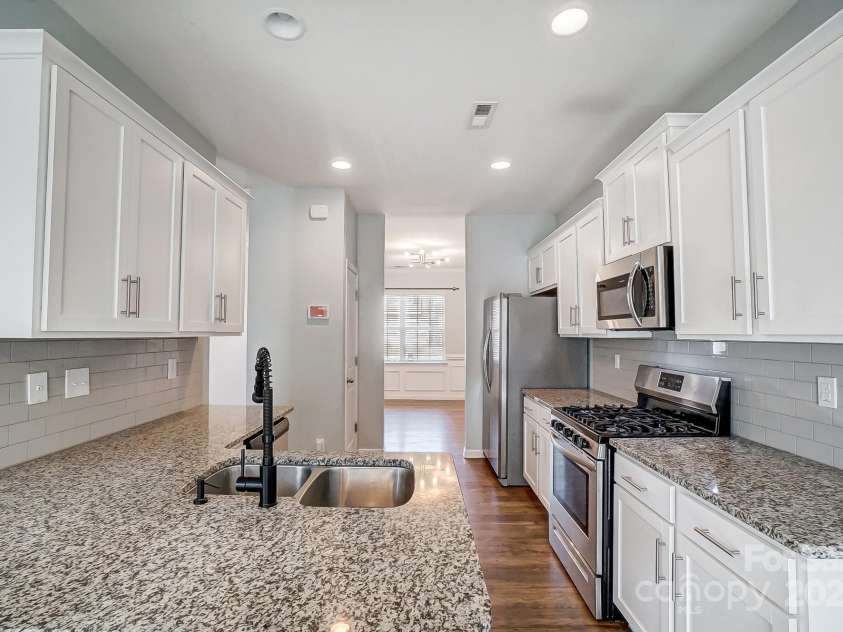2224 Apple Glen Lane, Charlotte, NC 28269.  MLS# CAR4213000, YatesRealty ID 7022. Kitchen