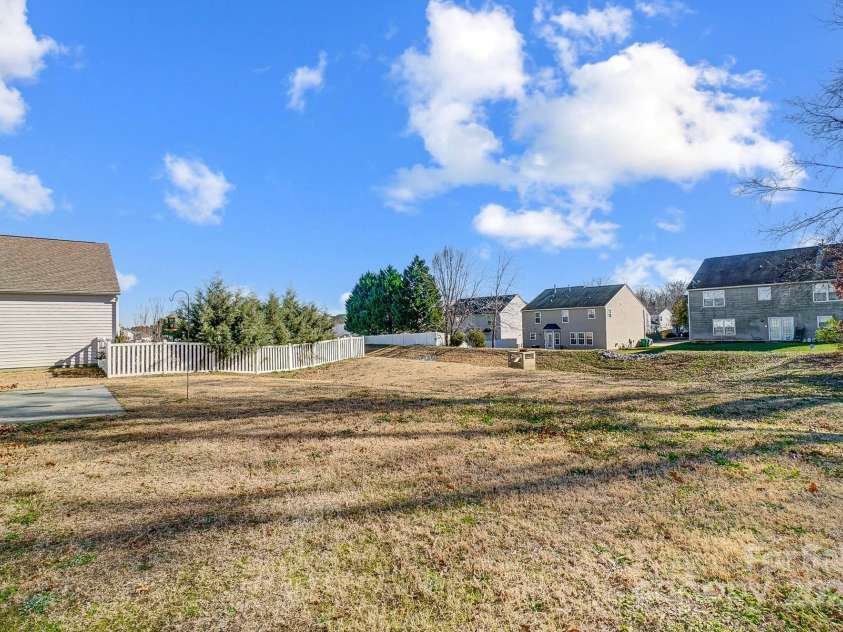 2224 Apple Glen Lane, Charlotte, NC 28269.  MLS# CAR4213000, YatesRealty ID 7022. Large Backyard