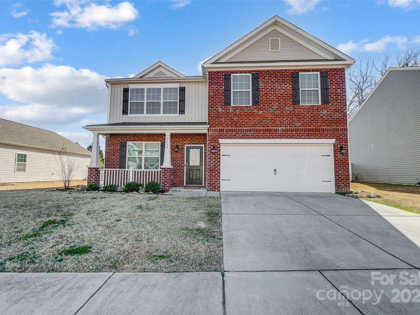 2224 Apple Glen Lane, Charlotte, NC 28269.  MLS# CAR4213000, YatesRealty ID 7022. Welcome Home