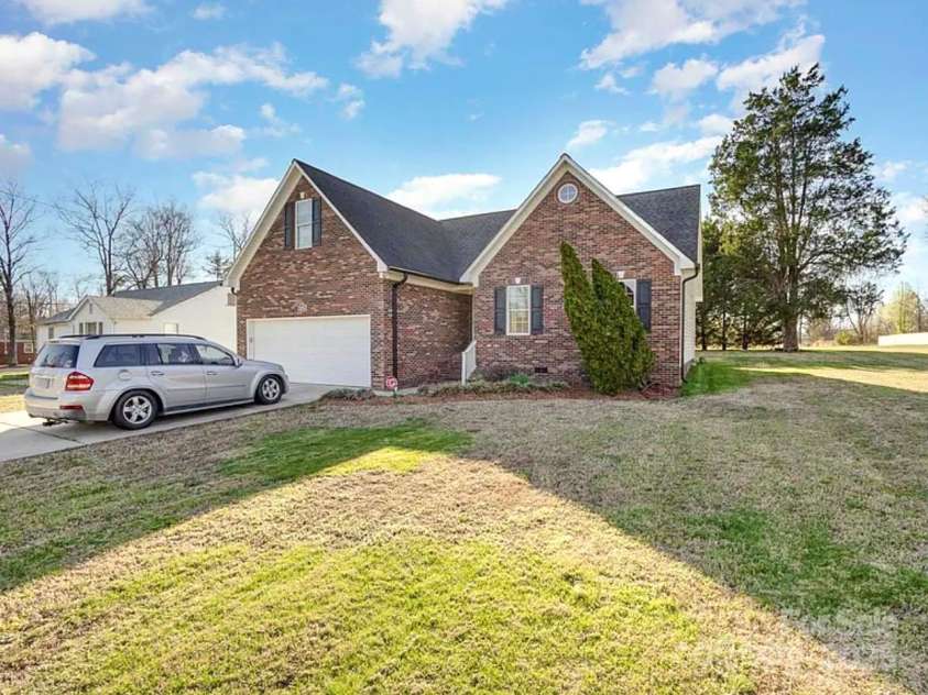 1896 Independence Square, Kannapolis, NC 28081.  MLS# CAR4231398, YatesRealty ID 7023. 