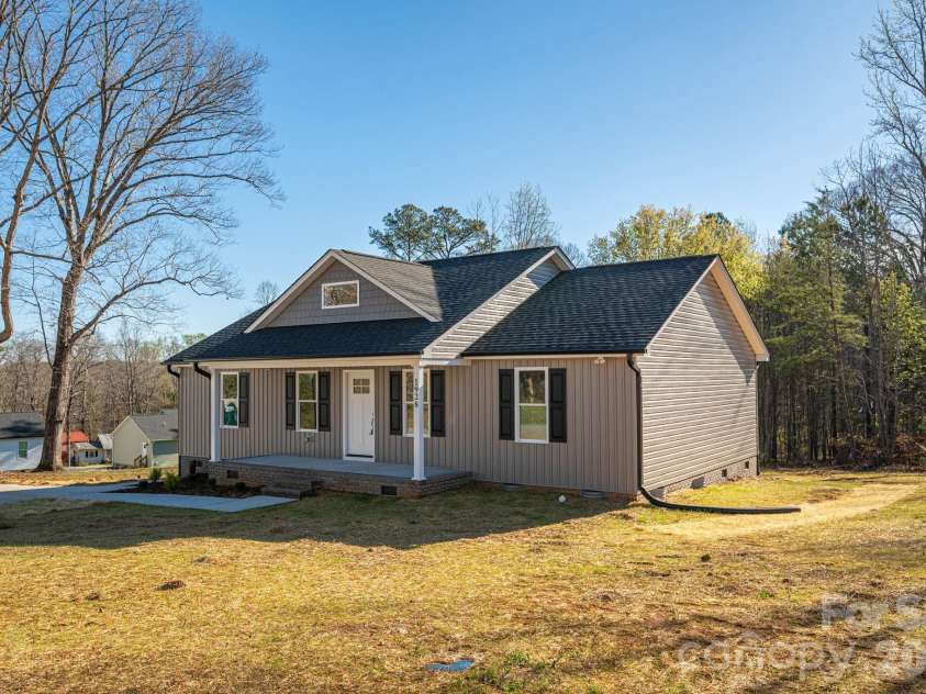 1928 Noles Circle, Lincolnton, NC 28092.  MLS# CAR4359715, YatesRealty ID 7023. 