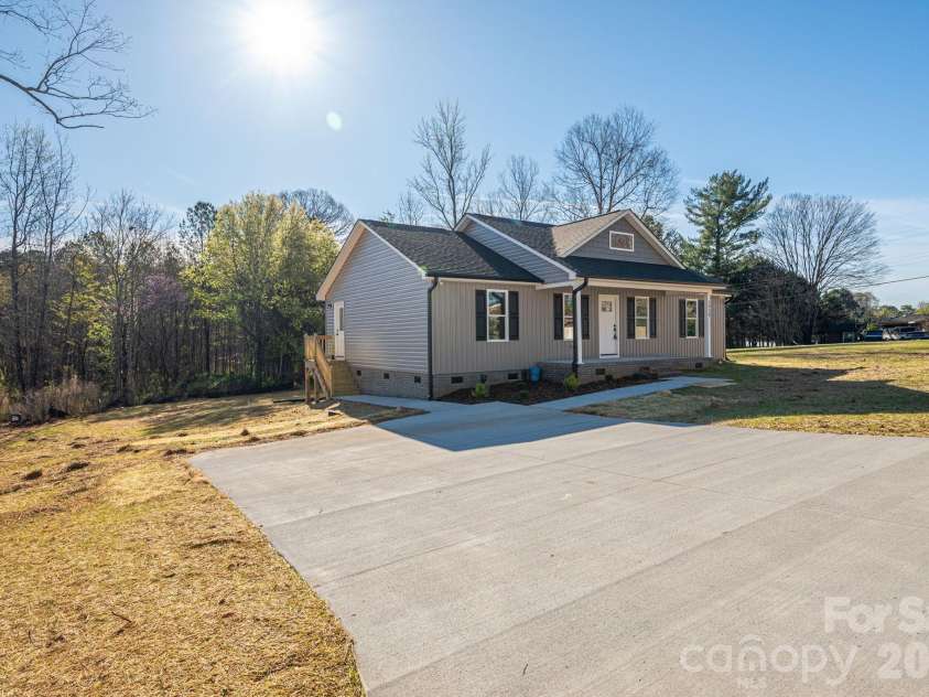 1928 Noles Circle, Lincolnton, NC 28092.  MLS# CAR4359715, YatesRealty ID 7023. 