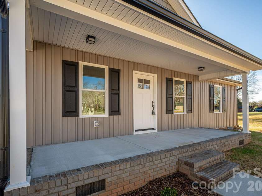 1928 Noles Circle, Lincolnton, NC 28092.  MLS# CAR4359715, YatesRealty ID 7023. 