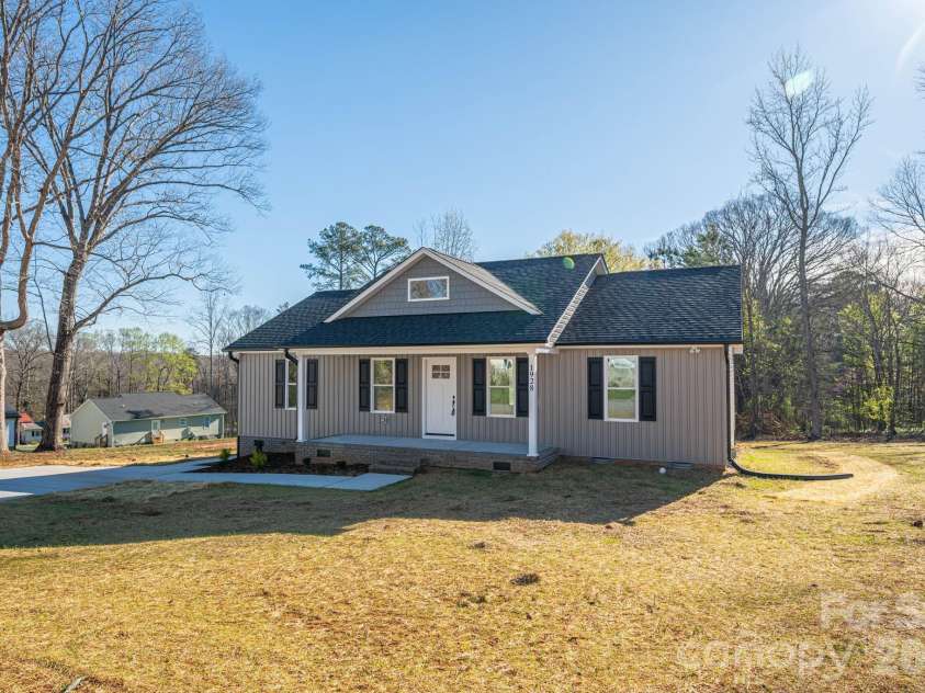 1928 Noles Circle, Lincolnton, NC 28092.  MLS# CAR4359715, YatesRealty ID 7023. 
