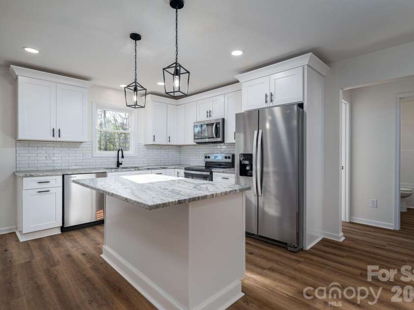 1928 Noles Circle, Lincolnton, NC 28092.  MLS# CAR4359715, YatesRealty ID 7023. Kitchen with island