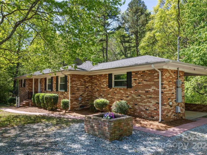 6325 Elmwood Circle, Charlotte, NC 28214.  MLS# CAR4246799, YatesRealty ID 7024. 