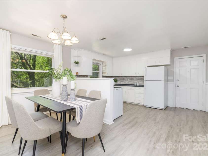 6325 Elmwood Circle, Charlotte, NC 28214.  MLS# CAR4246799, YatesRealty ID 7024. 