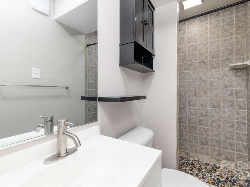 6325 Elmwood Circle, Charlotte, NC 28214.  MLS# CAR4246799, YatesRealty ID 7024. 