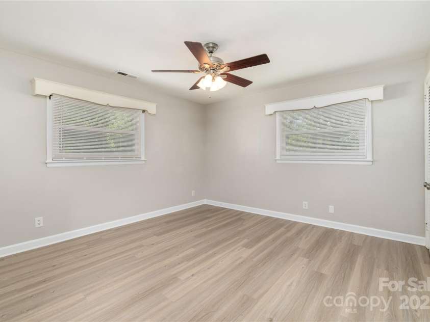 6325 Elmwood Circle, Charlotte, NC 28214.  MLS# CAR4246799, YatesRealty ID 7024. 