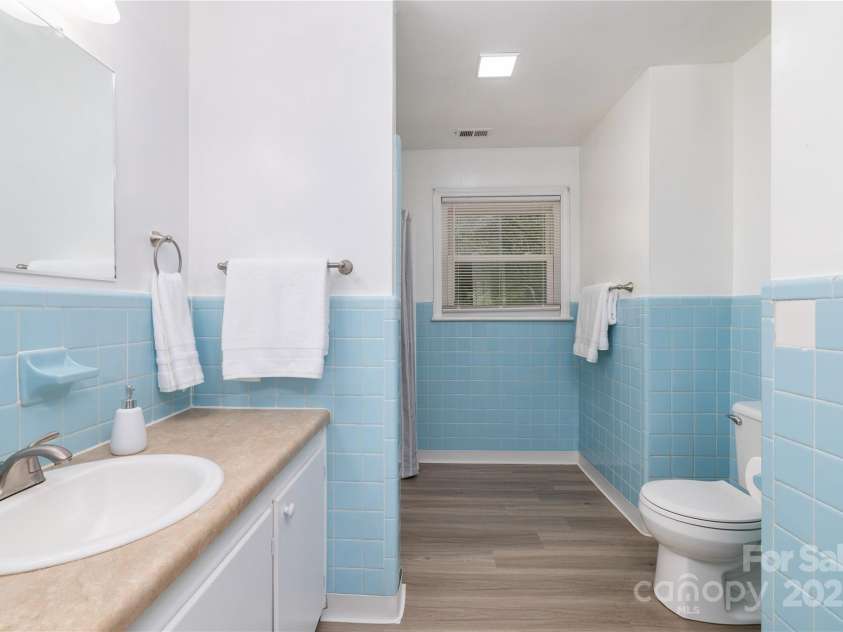 6325 Elmwood Circle, Charlotte, NC 28214.  MLS# CAR4246799, YatesRealty ID 7024. 