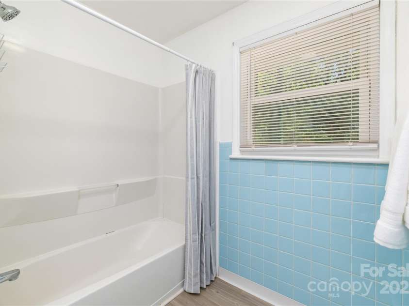 6325 Elmwood Circle, Charlotte, NC 28214.  MLS# CAR4246799, YatesRealty ID 7024. 