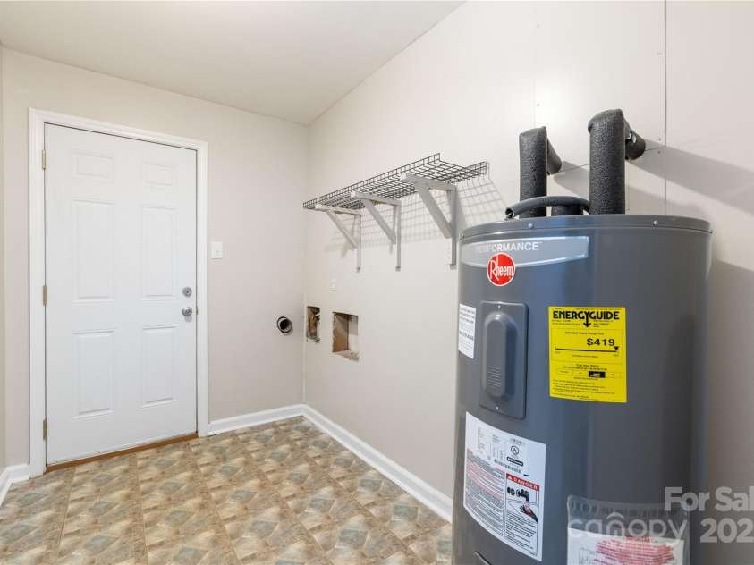 6325 Elmwood Circle, Charlotte, NC 28214.  MLS# CAR4246799, YatesRealty ID 7024. 