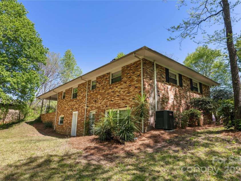 6325 Elmwood Circle, Charlotte, NC 28214.  MLS# CAR4246799, YatesRealty ID 7024. 