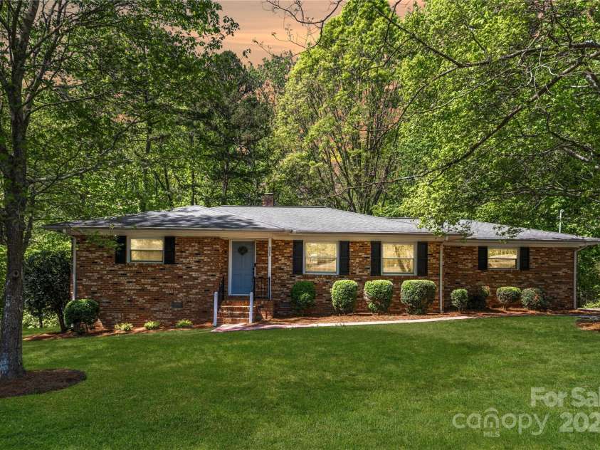 6325 Elmwood Circle, Charlotte, NC 28214.  MLS# CAR4246799, YatesRealty ID 7024. 