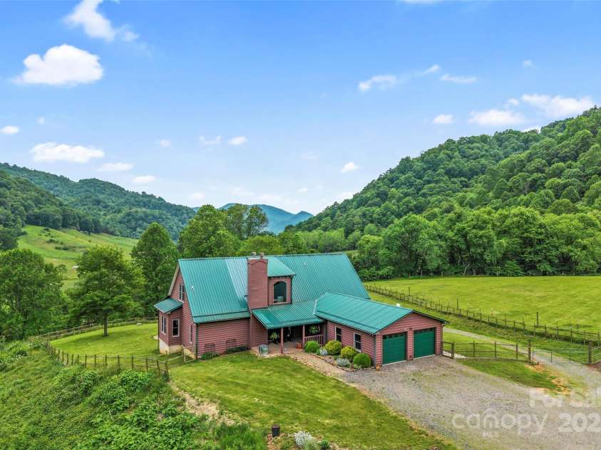 101 Trinity Drive, Clyde, NC 28721.  MLS# CAR4263461, YatesRealty ID 7025. 