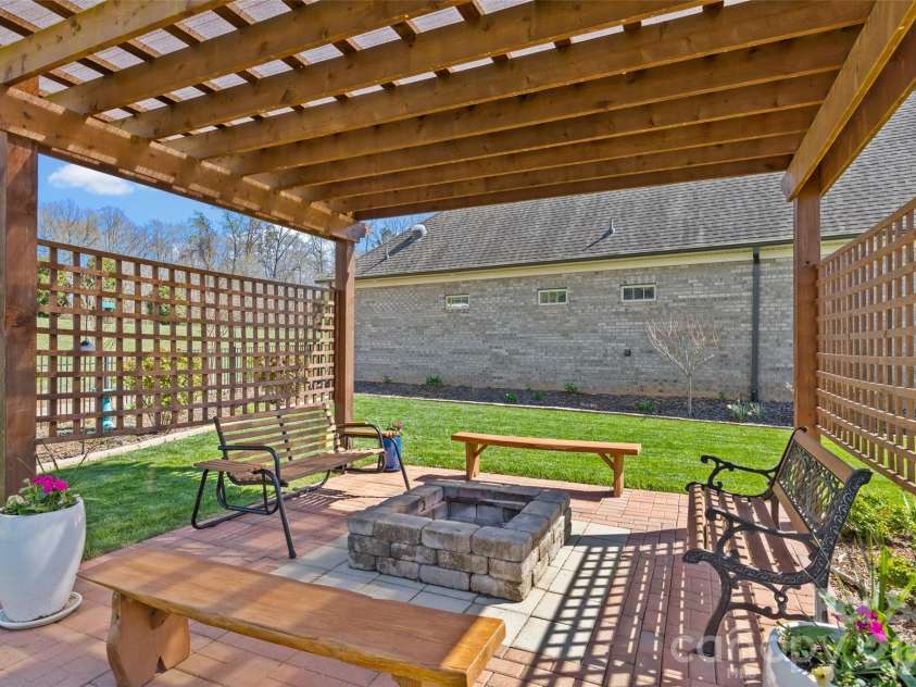 5232 Courtyard Lane, Belmont, NC 28012.  MLS# CAR4359037, YatesRealty ID 7025. 