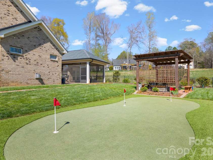 5232 Courtyard Lane, Belmont, NC 28012.  MLS# CAR4359037, YatesRealty ID 7025. 