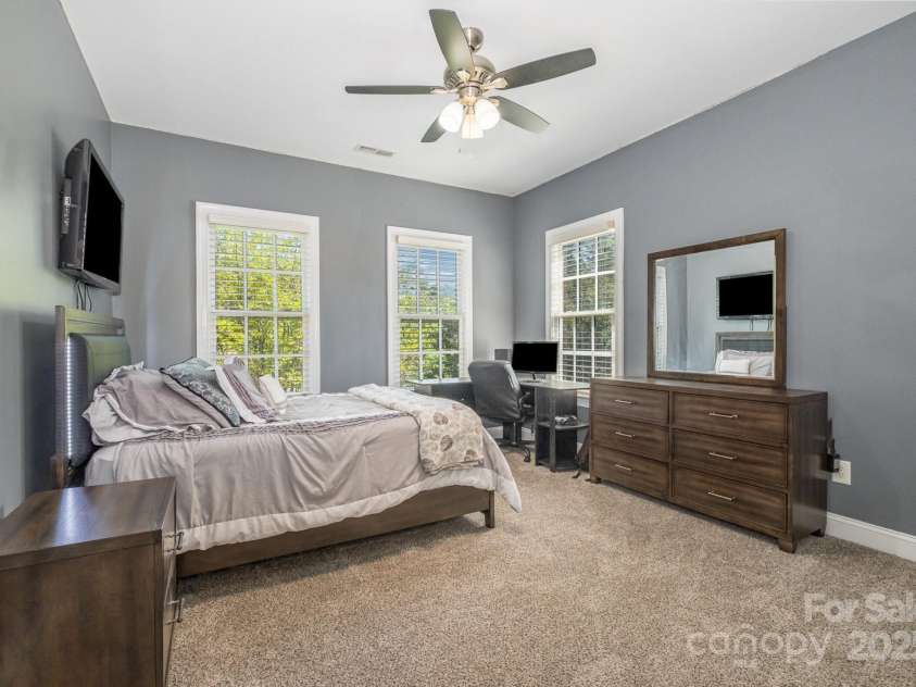 16636 Flintrock Falls Lane, Charlotte, NC 28278.  MLS# CAR4245046, YatesRealty ID 7026. 2nd floor bedroom 1