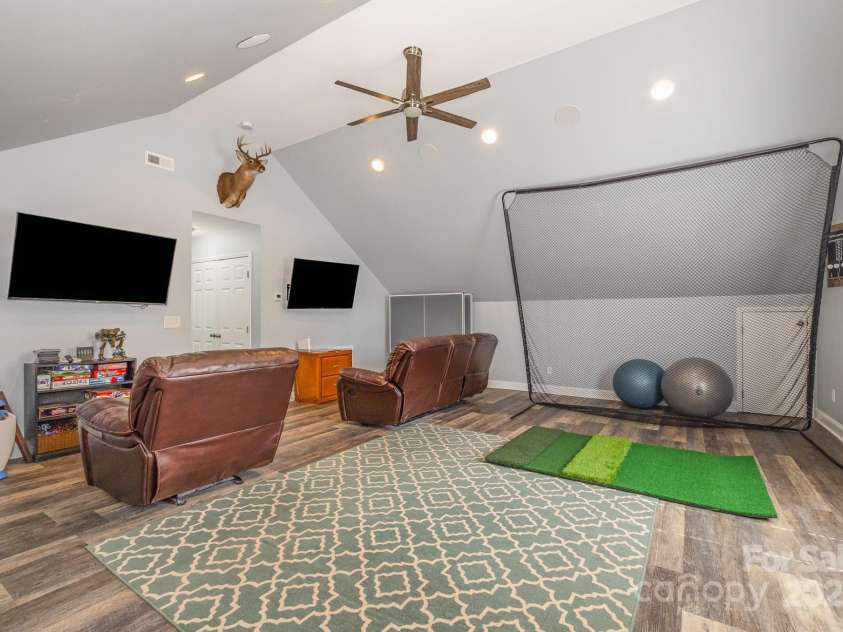 16636 Flintrock Falls Lane, Charlotte, NC 28278.  MLS# CAR4245046, YatesRealty ID 7026. 3rd floor bonus room