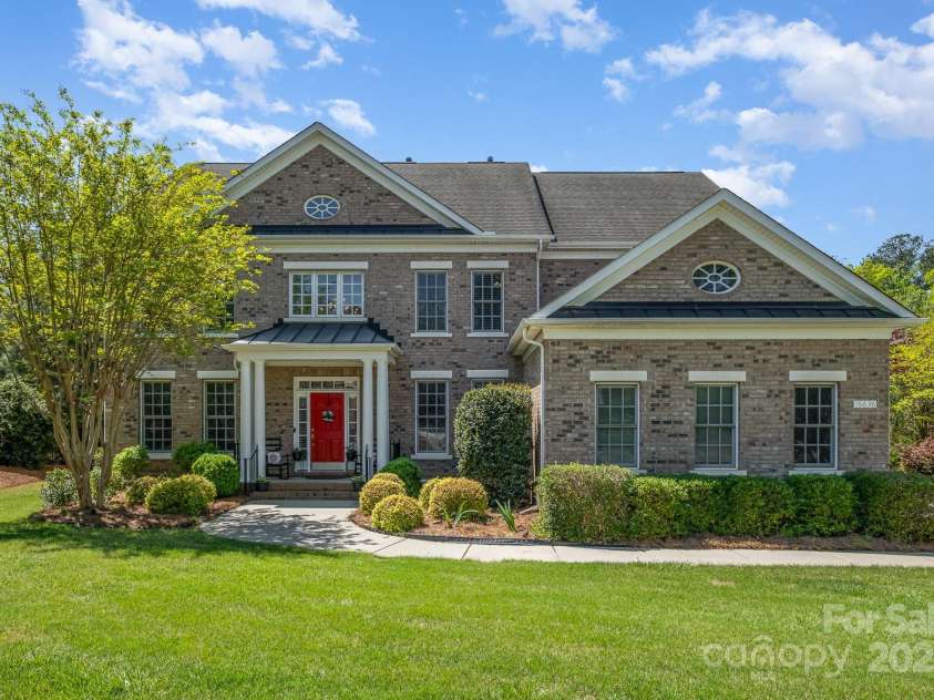 16636 Flintrock Falls Lane, Charlotte, NC 28278.  MLS# CAR4245046, YatesRealty ID 7026. 