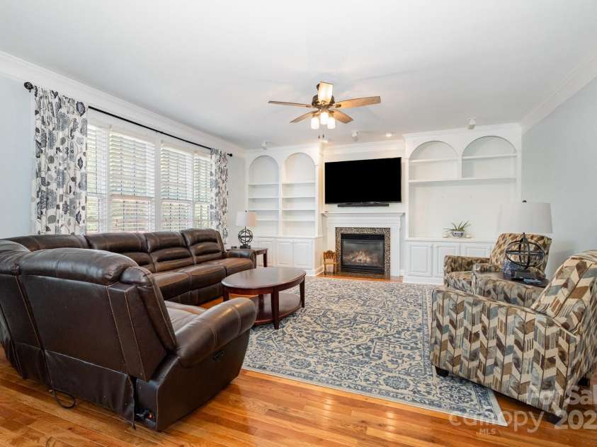 16636 Flintrock Falls Lane, Charlotte, NC 28278.  MLS# CAR4245046, YatesRealty ID 7026. 