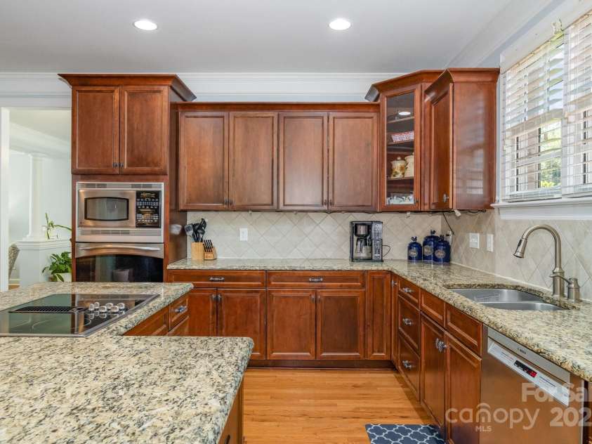 16636 Flintrock Falls Lane, Charlotte, NC 28278.  MLS# CAR4245046, YatesRealty ID 7026. 