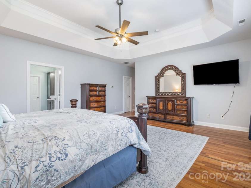 16636 Flintrock Falls Lane, Charlotte, NC 28278.  MLS# CAR4245046, YatesRealty ID 7026. 