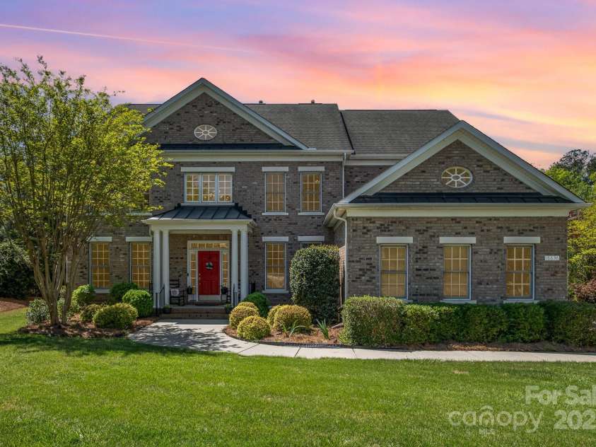 16636 Flintrock Falls Lane, Charlotte, NC 28278.  MLS# CAR4245046, YatesRealty ID 7026. 