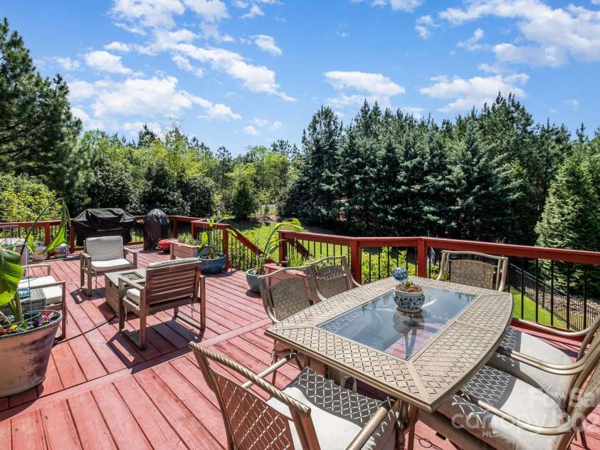 16636 Flintrock Falls Lane, Charlotte, NC 28278.  MLS# CAR4245046, YatesRealty ID 7026. 