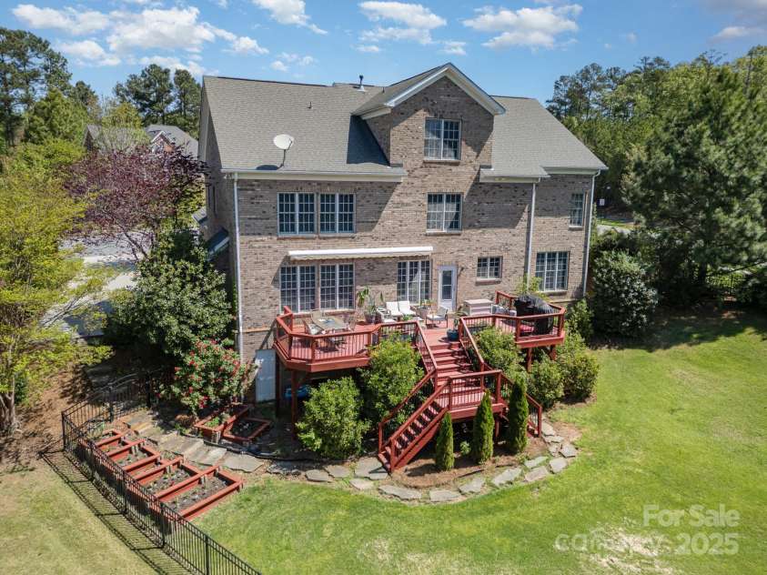 16636 Flintrock Falls Lane, Charlotte, NC 28278.  MLS# CAR4245046, YatesRealty ID 7026. 