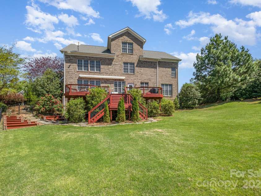16636 Flintrock Falls Lane, Charlotte, NC 28278.  MLS# CAR4245046, YatesRealty ID 7026. 