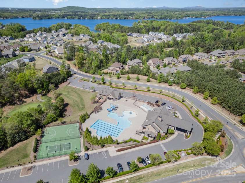16636 Flintrock Falls Lane, Charlotte, NC 28278.  MLS# CAR4245046, YatesRealty ID 7026. 