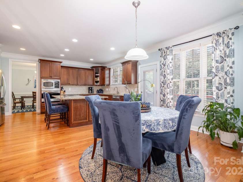16636 Flintrock Falls Lane, Charlotte, NC 28278.  MLS# CAR4245046, YatesRealty ID 7026. Breakfast room