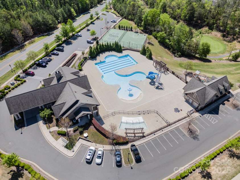 16636 Flintrock Falls Lane, Charlotte, NC 28278.  MLS# CAR4245046, YatesRealty ID 7026. Community pool