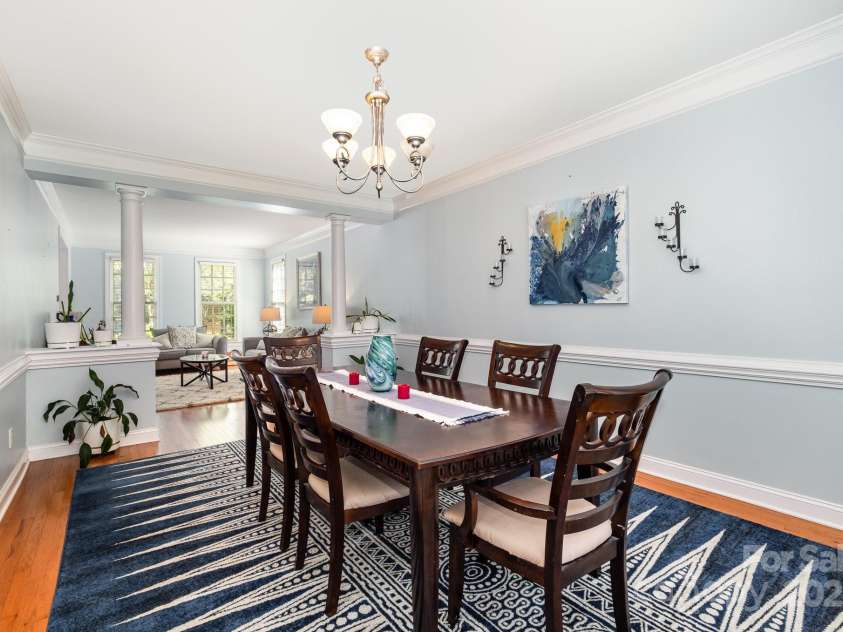 16636 Flintrock Falls Lane, Charlotte, NC 28278.  MLS# CAR4245046, YatesRealty ID 7026. Dinning room off the sitting room and kitchen