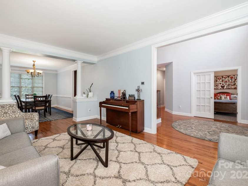 16636 Flintrock Falls Lane, Charlotte, NC 28278.  MLS# CAR4245046, YatesRealty ID 7026. Front sitting room