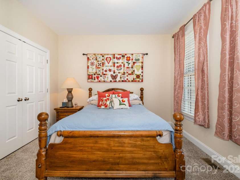 16636 Flintrock Falls Lane, Charlotte, NC 28278.  MLS# CAR4245046, YatesRealty ID 7026. Main level bedroom