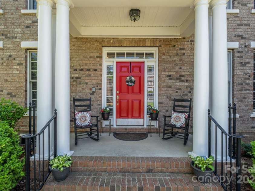 16636 Flintrock Falls Lane, Charlotte, NC 28278.  MLS# CAR4245046, YatesRealty ID 7026. Welcome Home